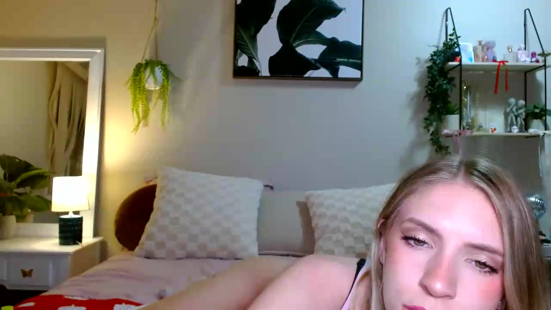 Gallery image thumbnail from Em_babyxx's myfreecams stream on, 05/20/2026, 07:42 image 18 of 20