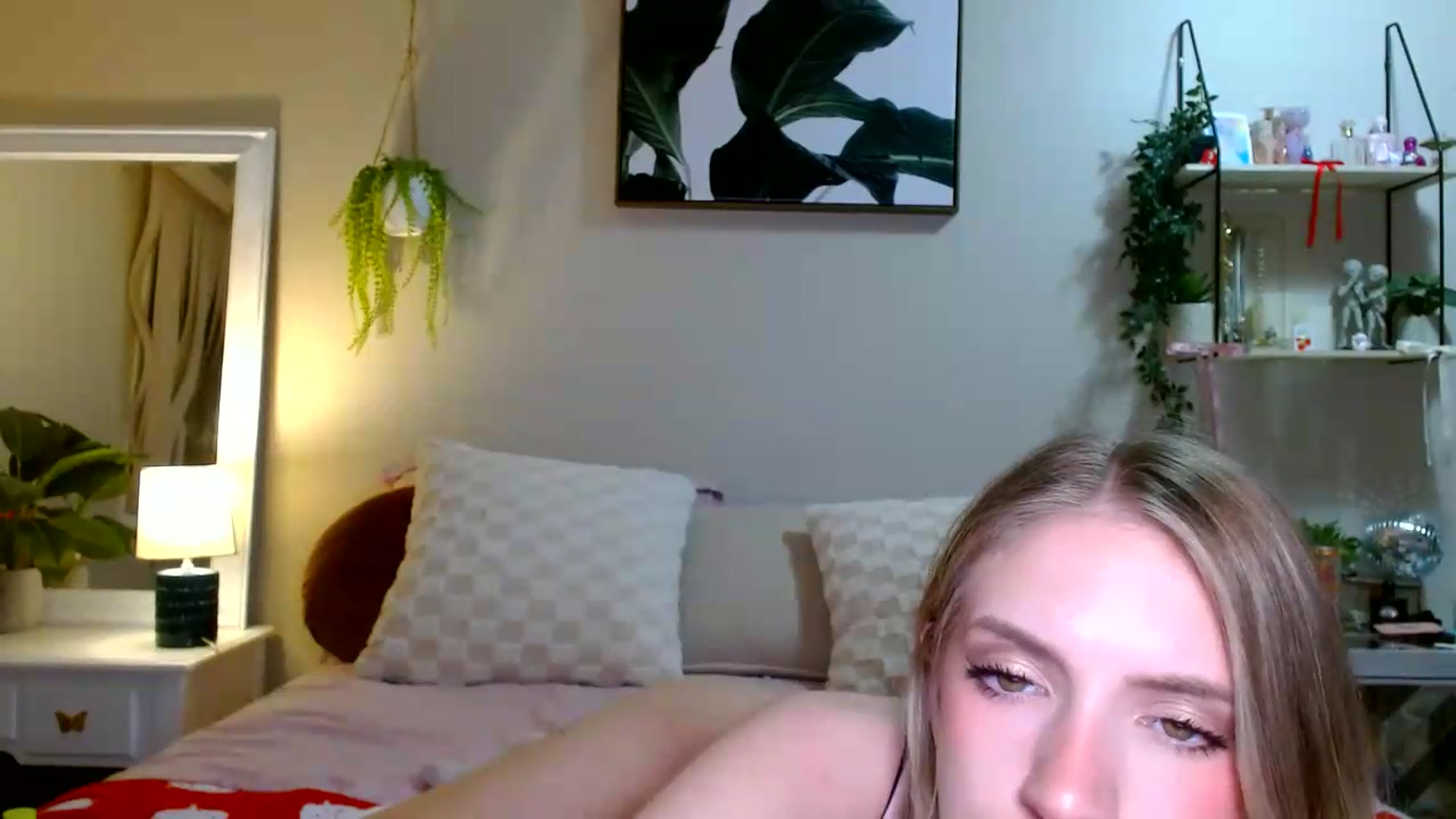 Gallery image thumbnail from Em_babyxx's myfreecams stream on, 05/20/2026, 07:42 image 17 of 20