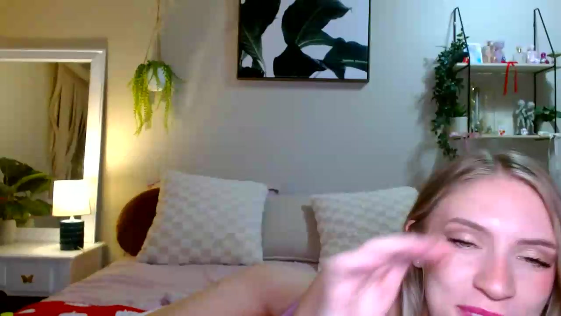 Gallery image thumbnail from Em_babyxx's myfreecams stream on, 05/20/2026, 07:42 image 20 of 20