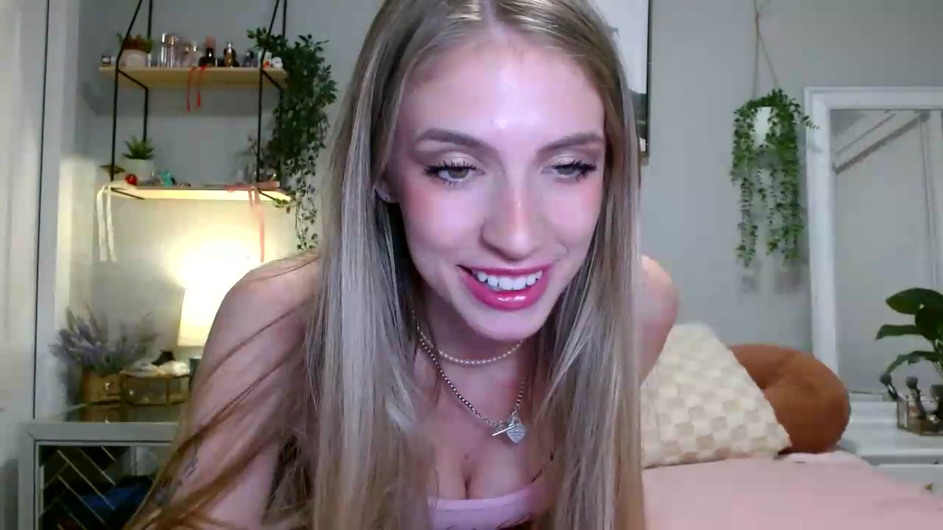 Gallery image thumbnail from Em_babyxx's myfreecams stream on, 05/24/2026, 09:27 image 15 of 20