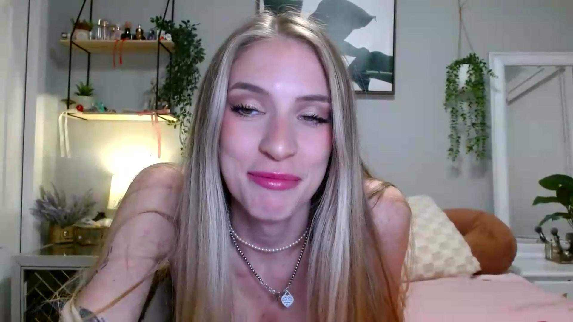 Gallery image thumbnail from Em_babyxx's myfreecams stream on, 05/24/2026, 09:27 image 13 of 20