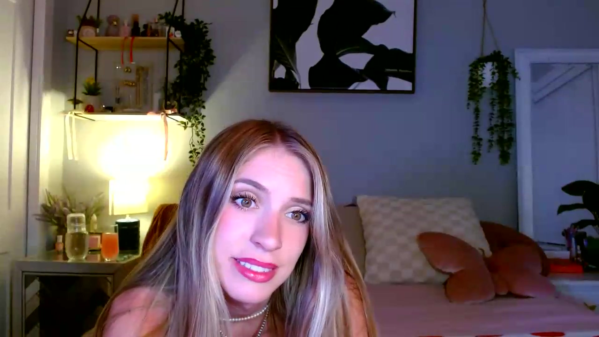 Gallery image thumbnail from Em_babyxx's myfreecams stream on, 06/20/2026, 06:04 image 13 of 20