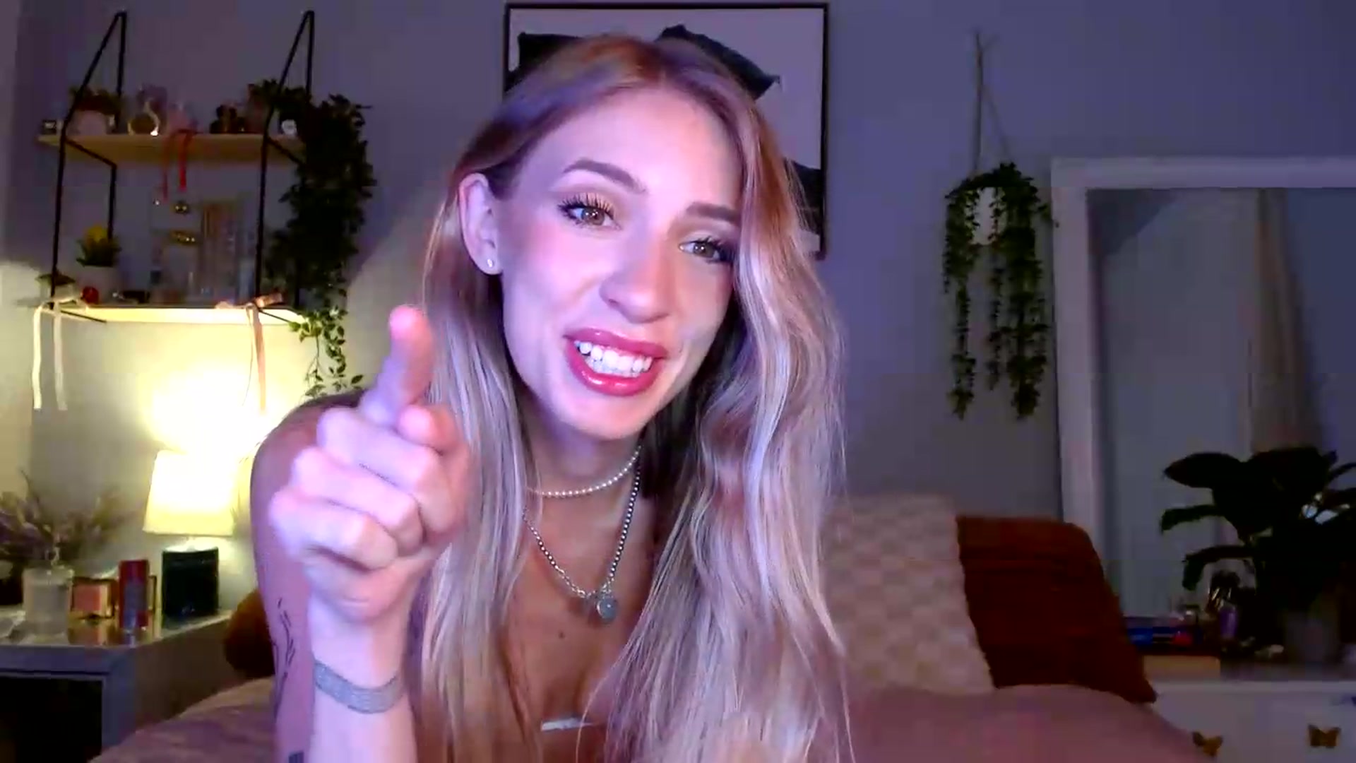 Gallery image thumbnail from Em_babyxx's myfreecams stream on, 07/31/2026, 11:10 image 14 of 20