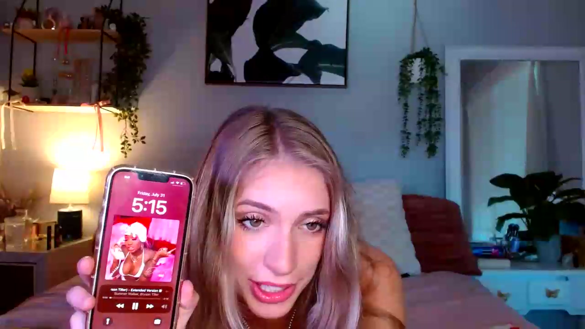 Gallery image thumbnail from Em_babyxx's myfreecams stream on, 08/01/2026, 24:26 image 14 of 20