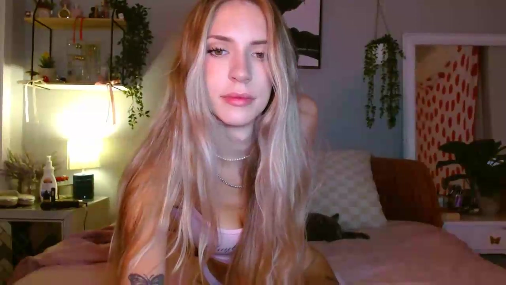 Gallery image thumbnail from Em_babyxx's myfreecams stream on, 08/14/2026, 03:21 image 19 of 20