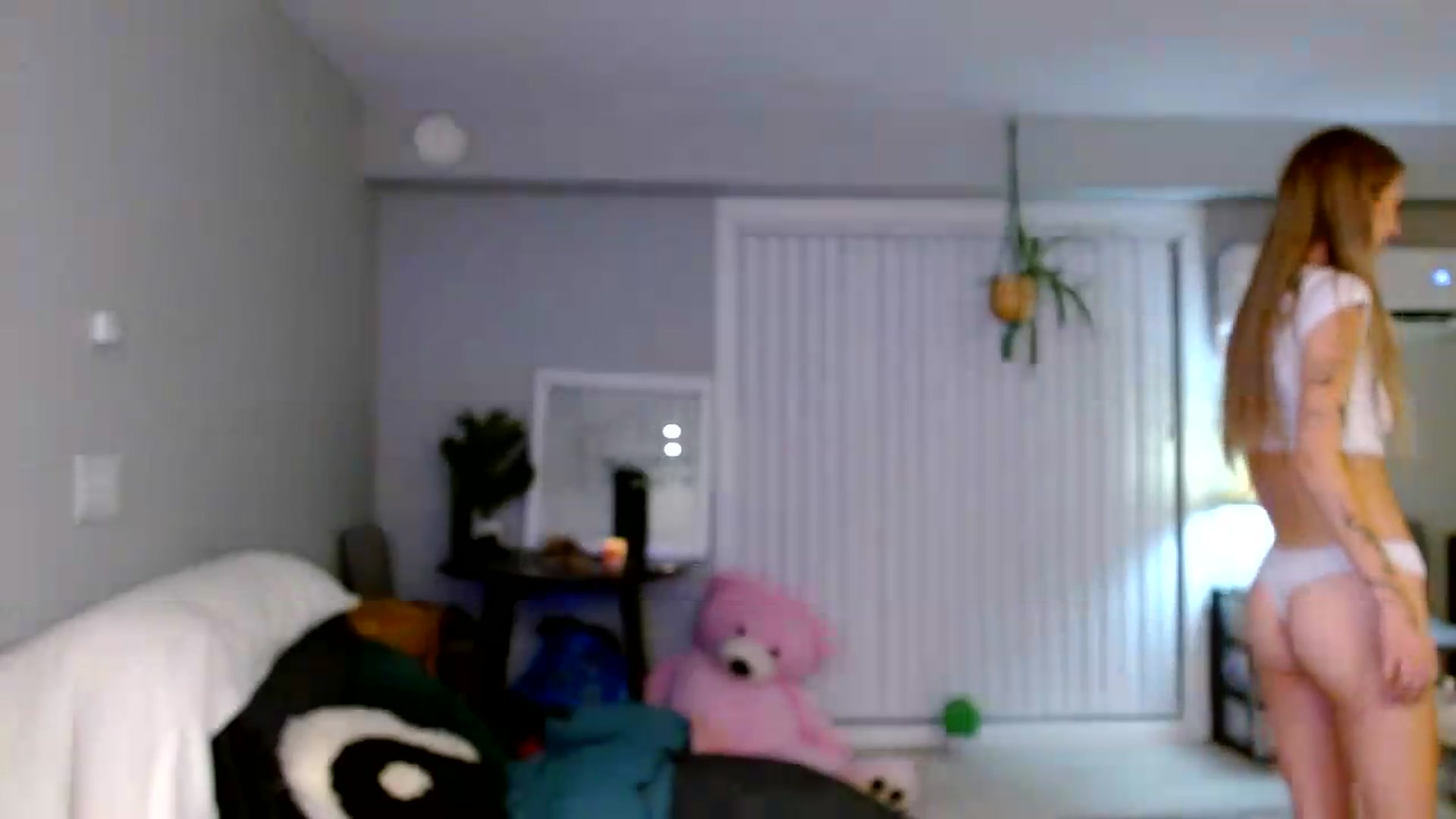 Gallery image thumbnail from Em_babyxx's myfreecams stream on, 09/13/2026, 12:25 image 11 of 20