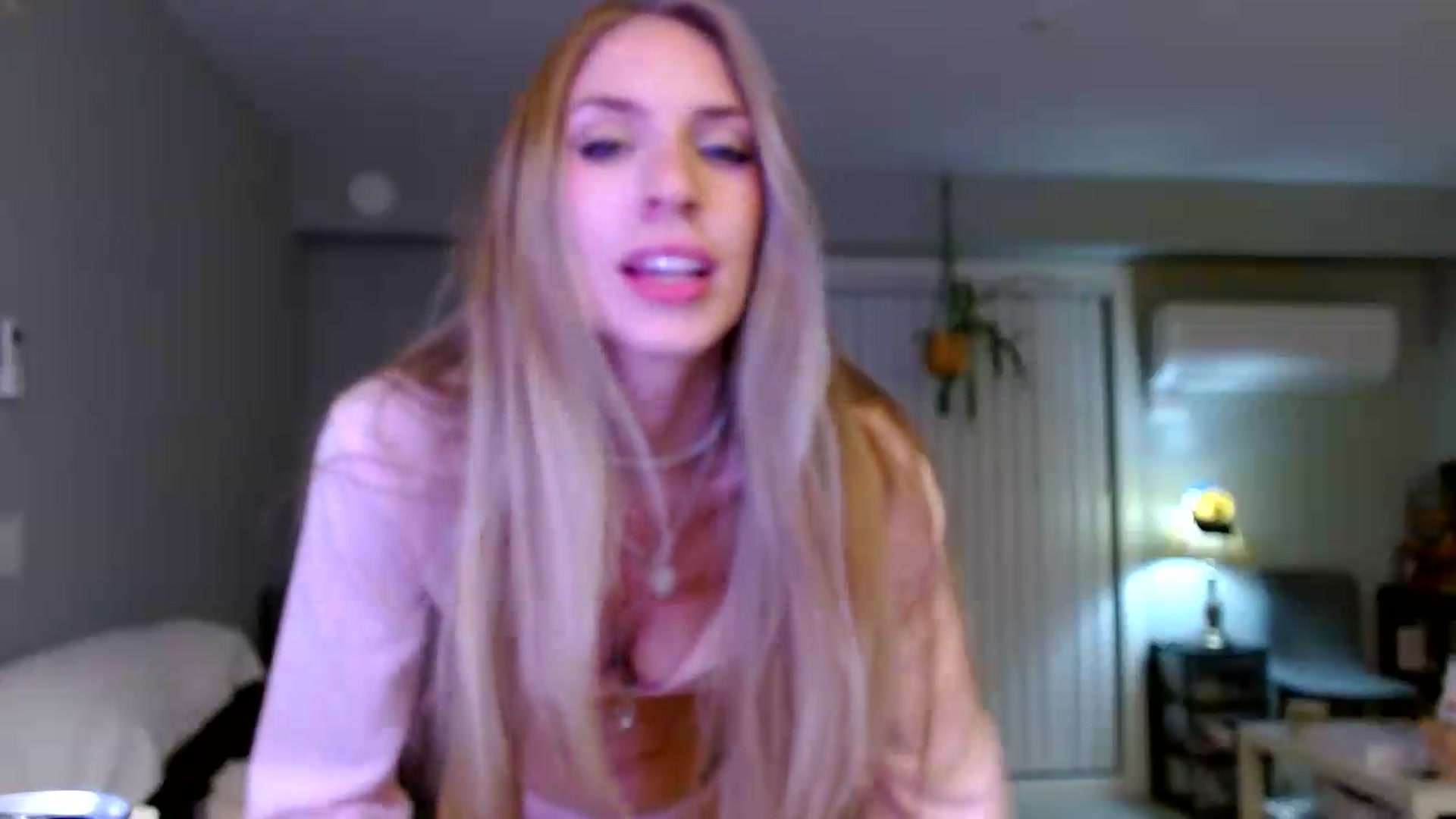 Gallery image thumbnail from Em_babyxx's myfreecams stream on, 09/14/2026, 08:58 image 19 of 20
