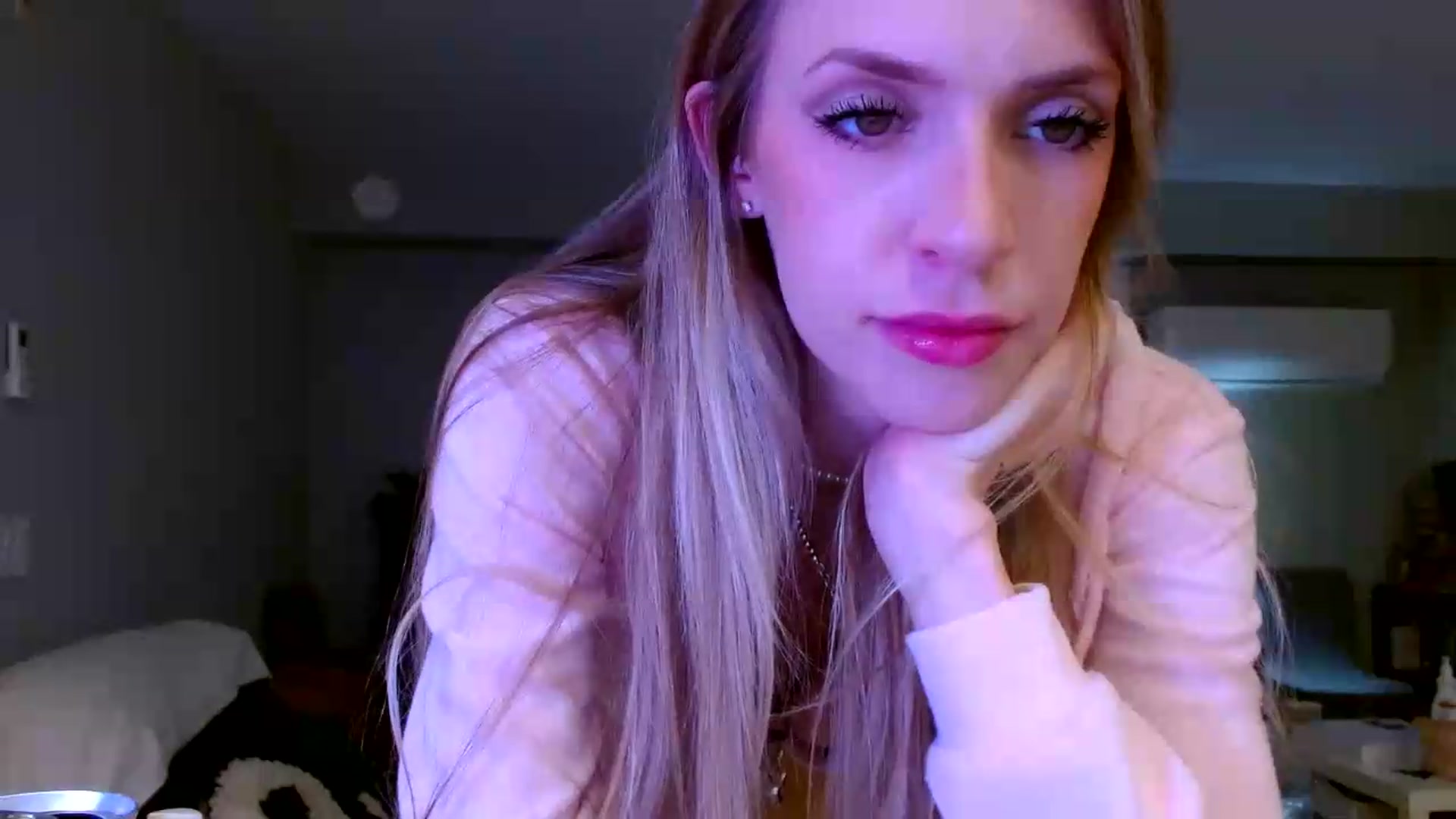 Gallery image thumbnail from Em_babyxx's myfreecams stream on, 09/14/2026, 08:58 image 11 of 20
