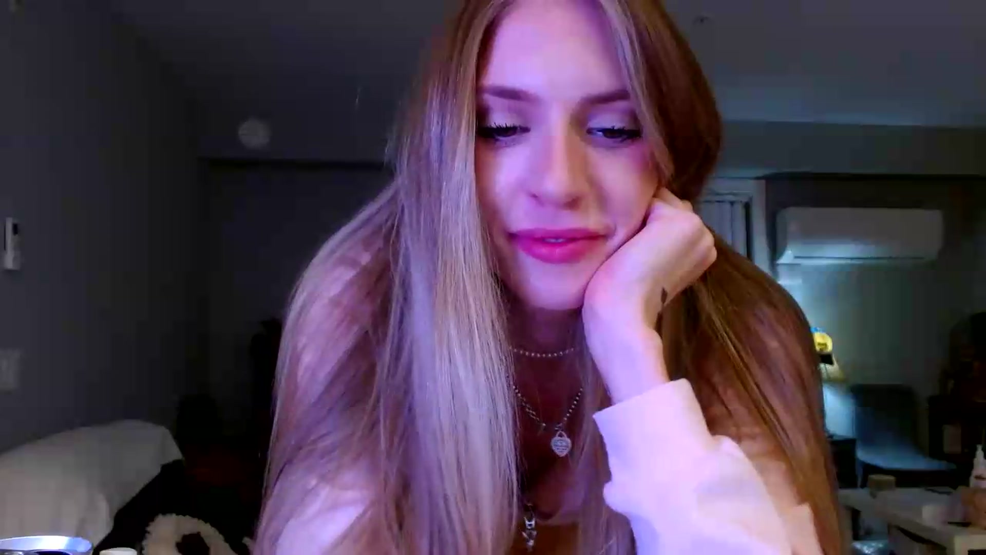 Gallery image thumbnail from Em_babyxx's myfreecams stream on, 09/14/2026, 08:58 image 18 of 20
