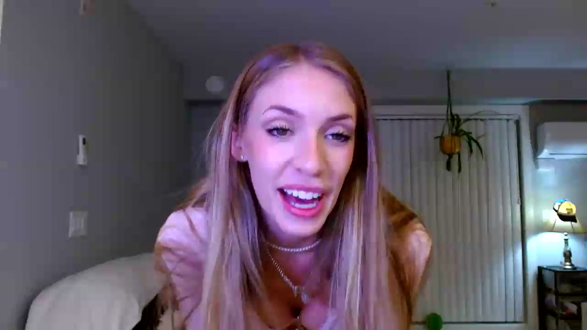 Gallery image thumbnail from Em_babyxx's myfreecams stream on, 09/14/2026, 10:18 image 14 of 20