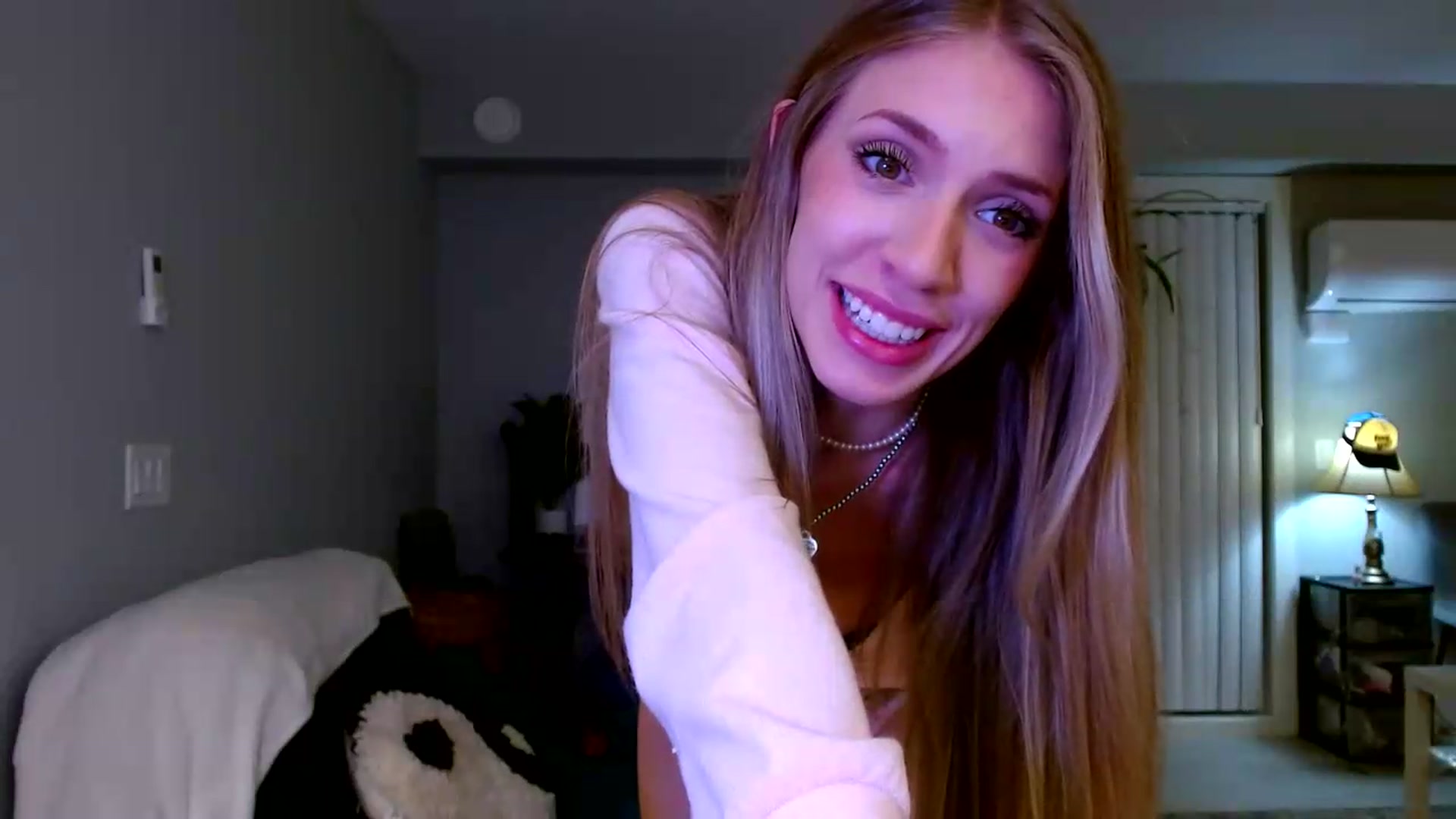 Gallery image thumbnail from Em_babyxx's myfreecams stream on, 09/14/2026, 10:18 image 8 of 20