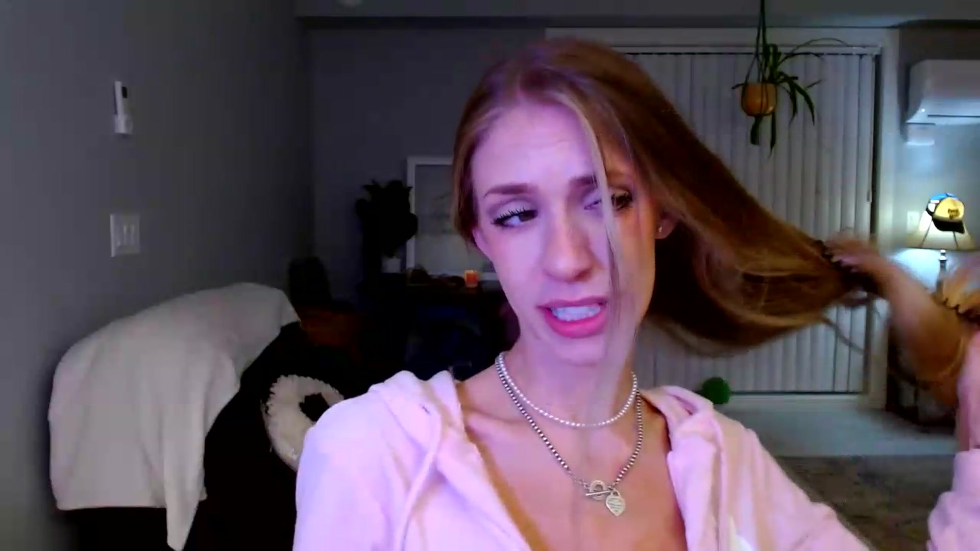 Gallery image thumbnail from Em_babyxx's myfreecams stream on, 09/14/2026, 10:18 image 20 of 20