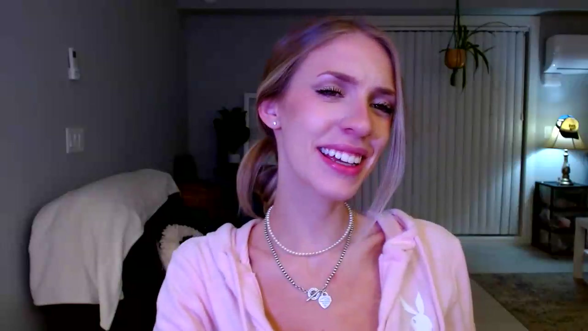 Gallery image thumbnail from Em_babyxx's myfreecams stream on, 09/14/2026, 10:18 image 18 of 20