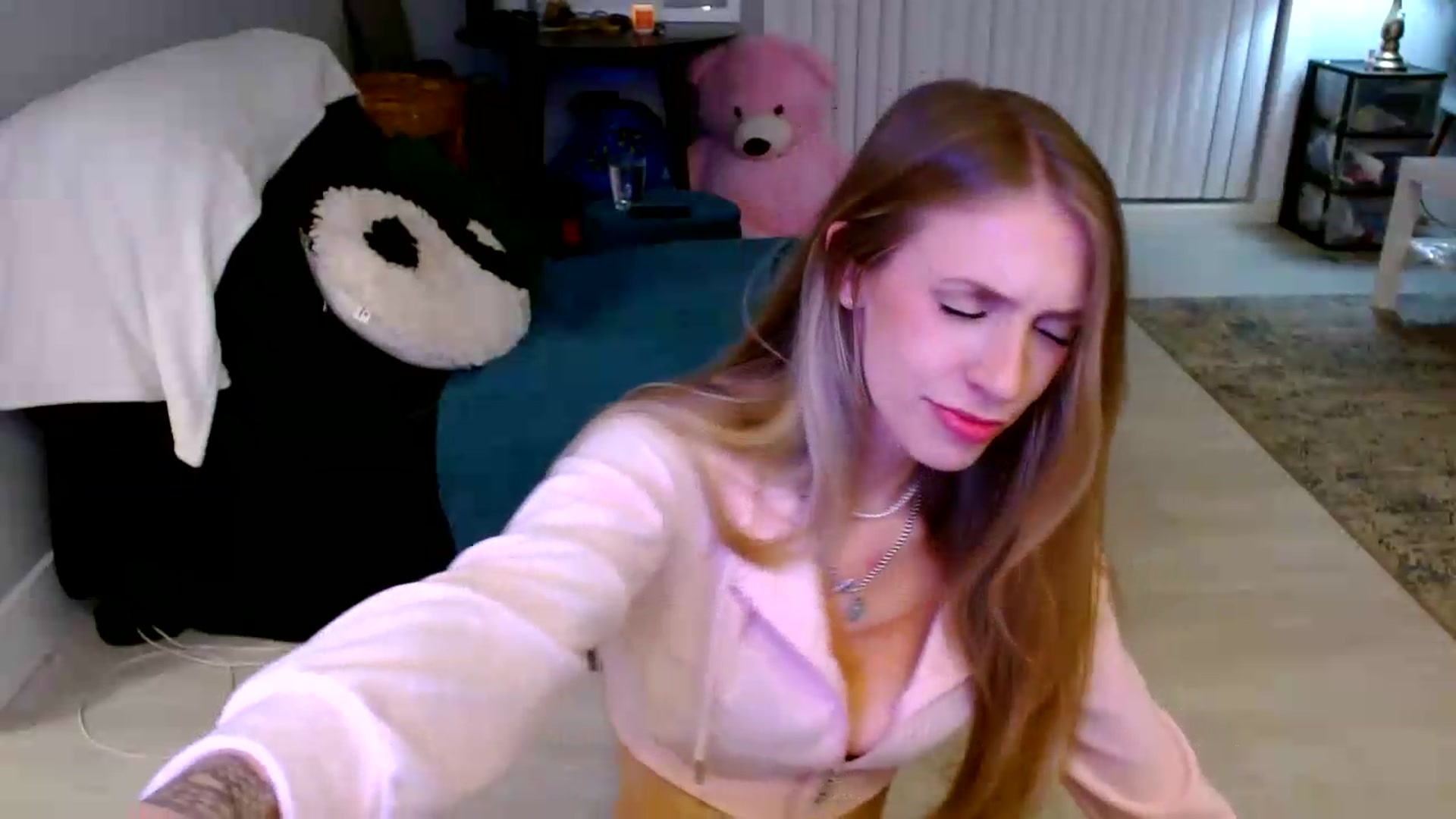 Gallery image thumbnail from Em_babyxx's myfreecams stream on, 09/14/2026, 10:18 image 2 of 20