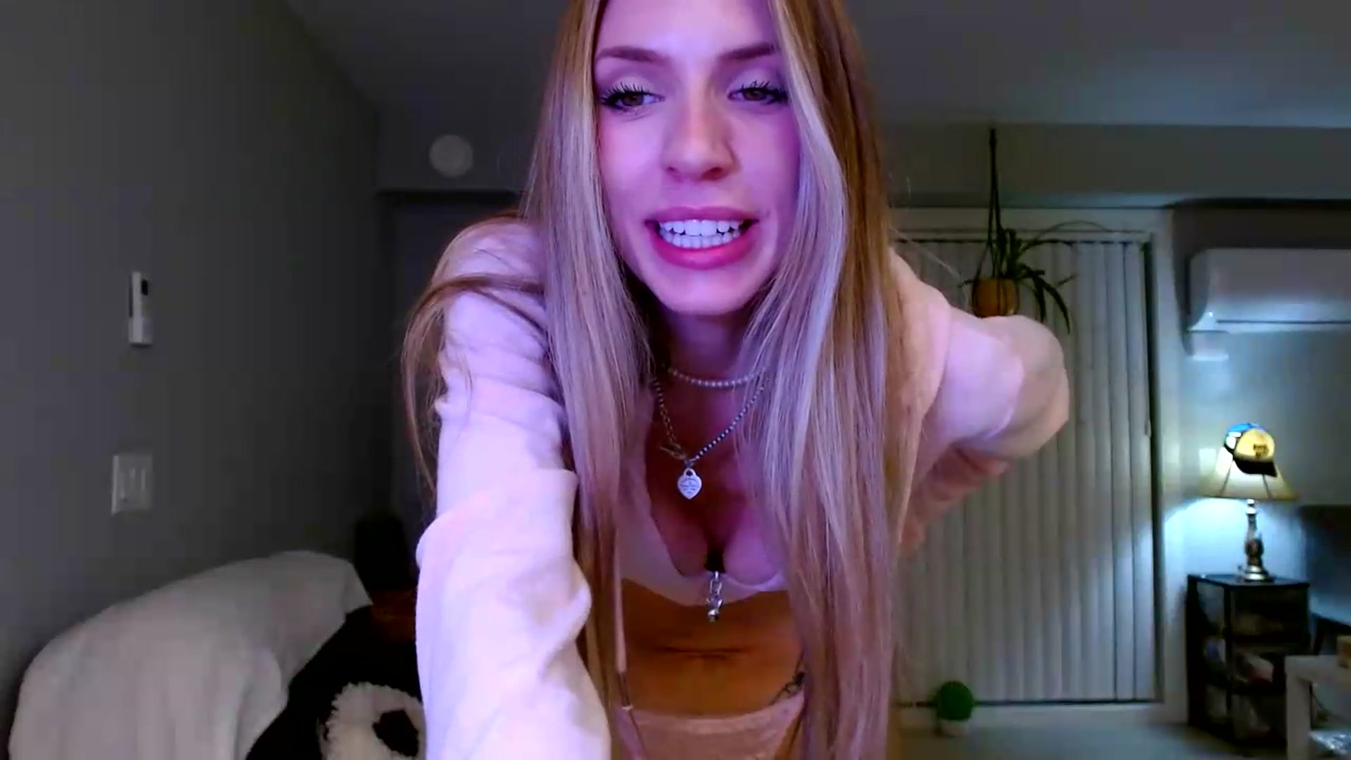 Gallery image thumbnail from Em_babyxx's myfreecams stream on, 09/14/2026, 11:45 image 17 of 20
