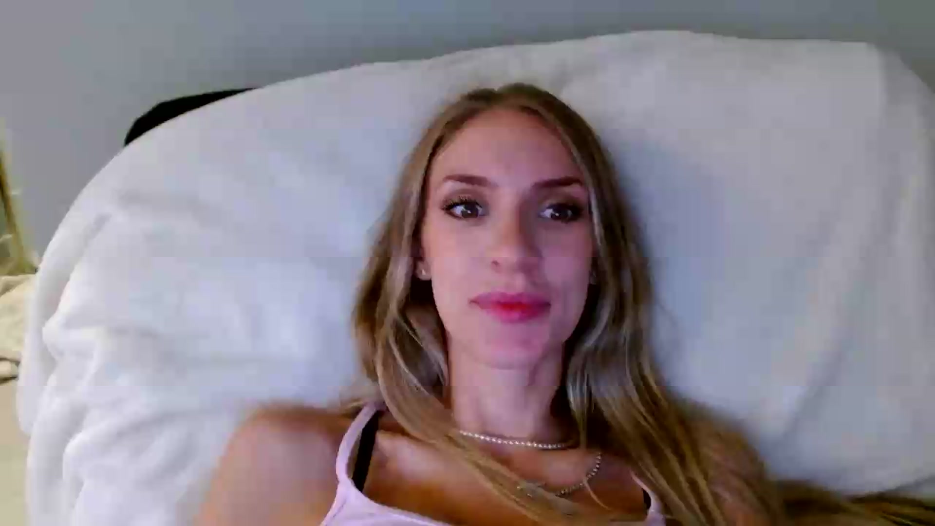 Gallery image thumbnail from Em_babyxx's myfreecams stream on, 09/18/2026, 13:39 image 18 of 20