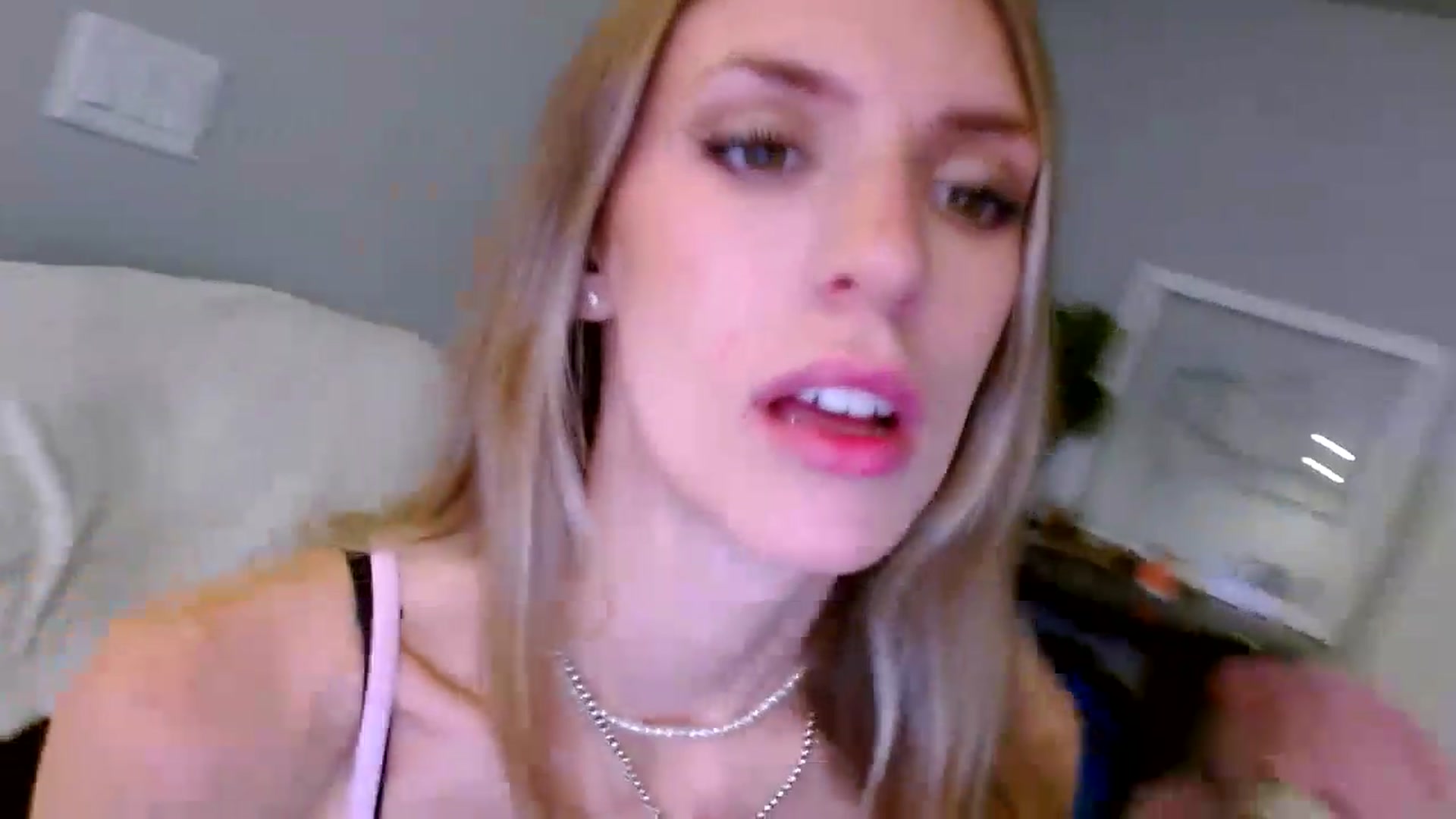 Gallery image thumbnail from Em_babyxx's myfreecams stream on, 09/18/2026, 13:39 image 19 of 20