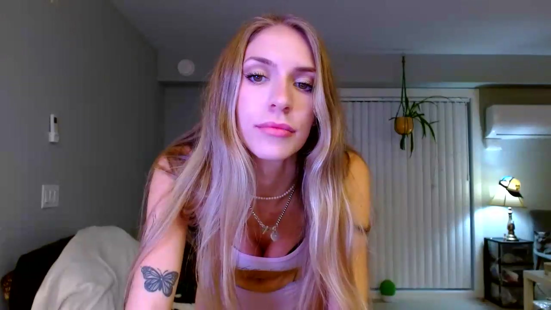 Gallery image thumbnail from Em_babyxx's myfreecams stream on, 09/18/2026, 13:39 image 20 of 20