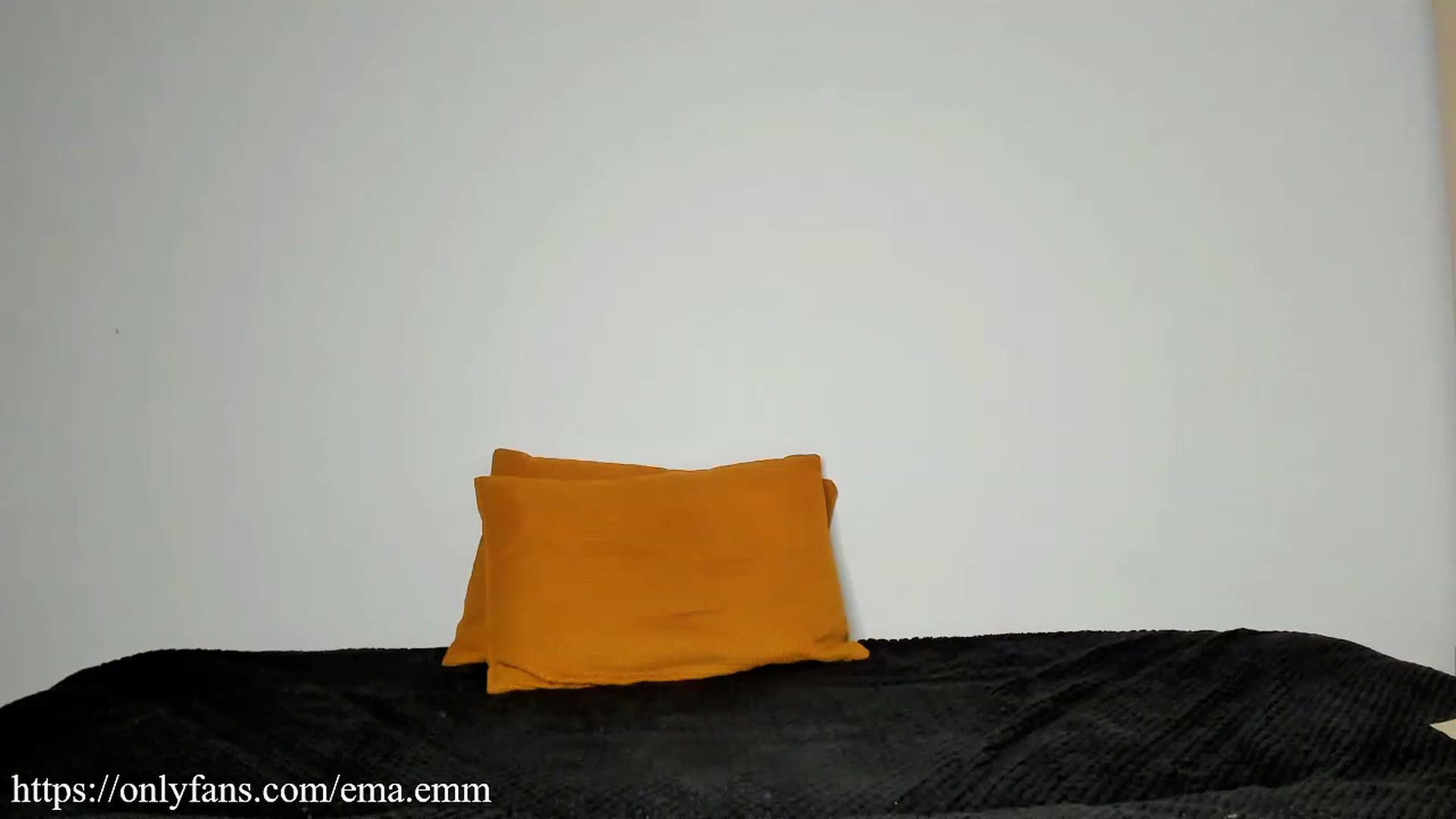 Gallery image thumbnail from Ema_em's myfreecams stream on, 04/05/2023, 22:28 image 10 of 20