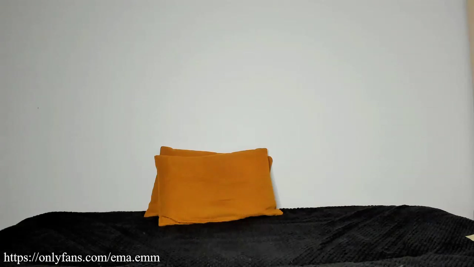 Gallery image thumbnail from Ema_em's myfreecams stream on, 04/05/2023, 22:28 image 6 of 20