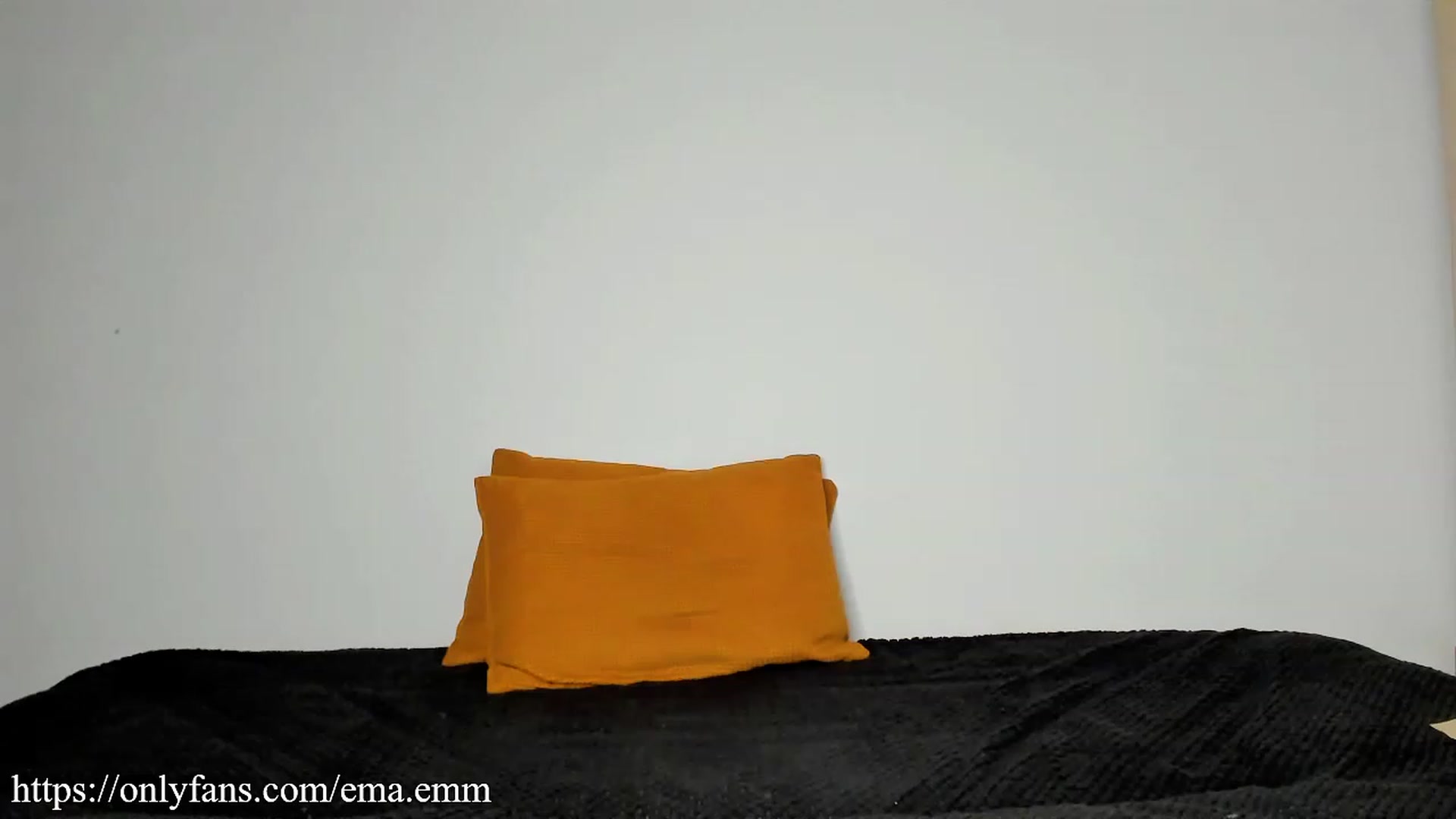 Gallery image thumbnail from Ema_em's myfreecams stream on, 04/05/2023, 22:28 image 12 of 20