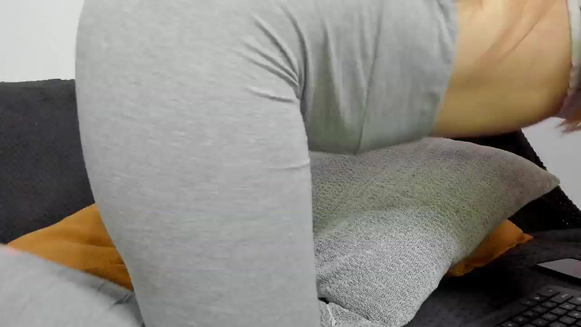 Gallery image thumbnail from Ema_em's myfreecams stream on, 04/18/2024, 22:21 image 20 of 20