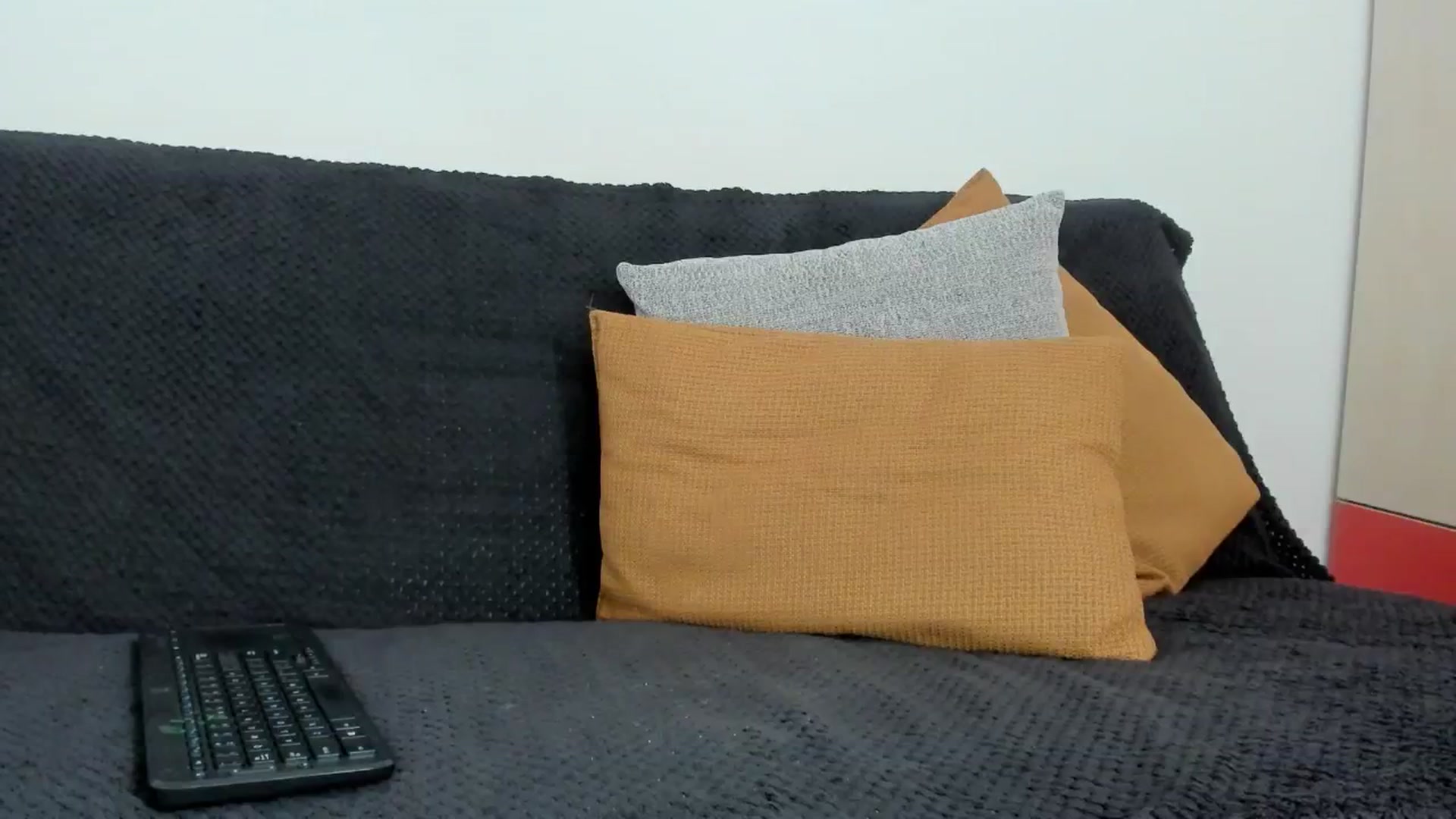 Gallery image thumbnail from Ema_em's myfreecams stream on, 05/12/2024, 22:43 image 16 of 20