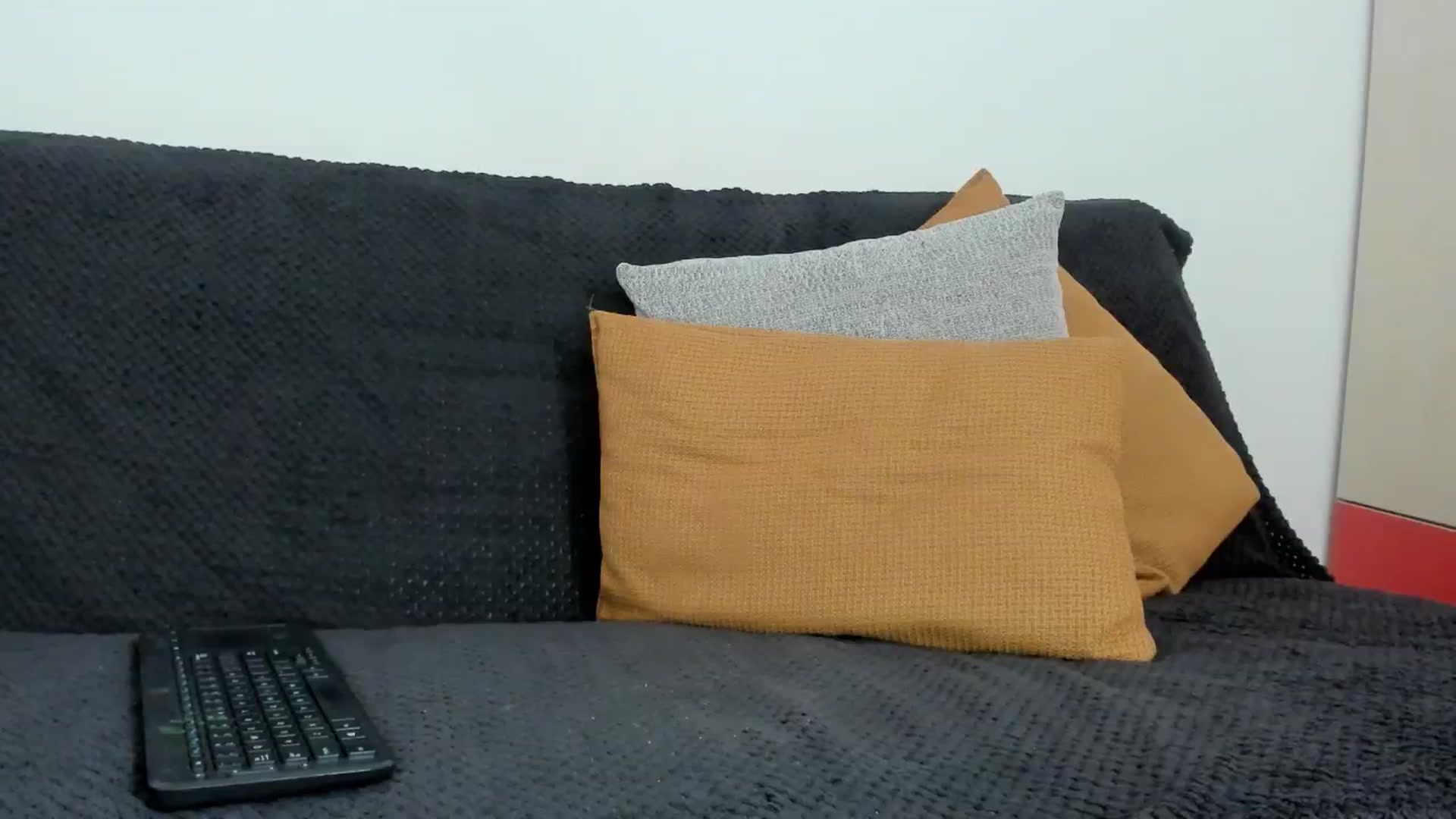 Gallery image thumbnail from Ema_em's myfreecams stream on, 05/12/2024, 22:43 image 15 of 20