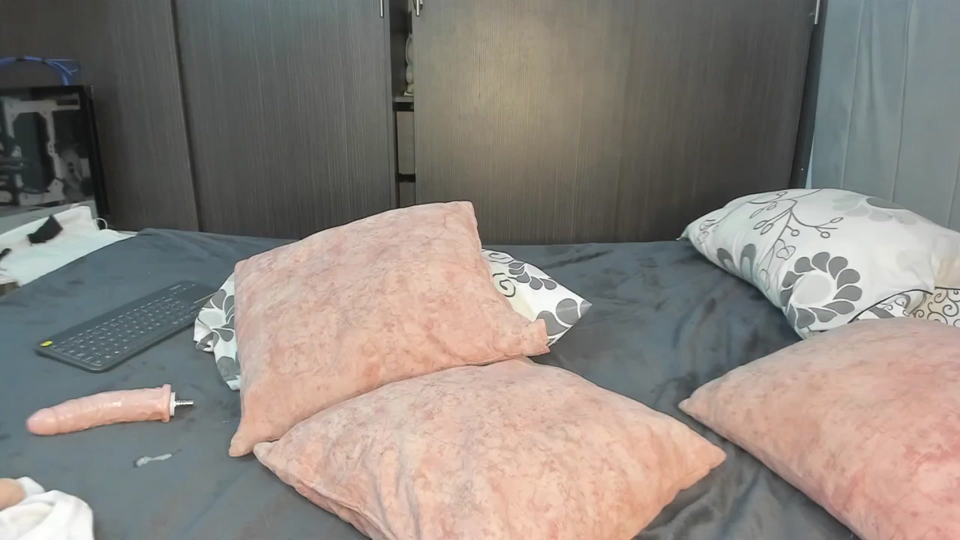 Gallery image thumbnail from Ema_smith's myfreecams stream on, 01/02/2026, 07:33 image 7 of 20
