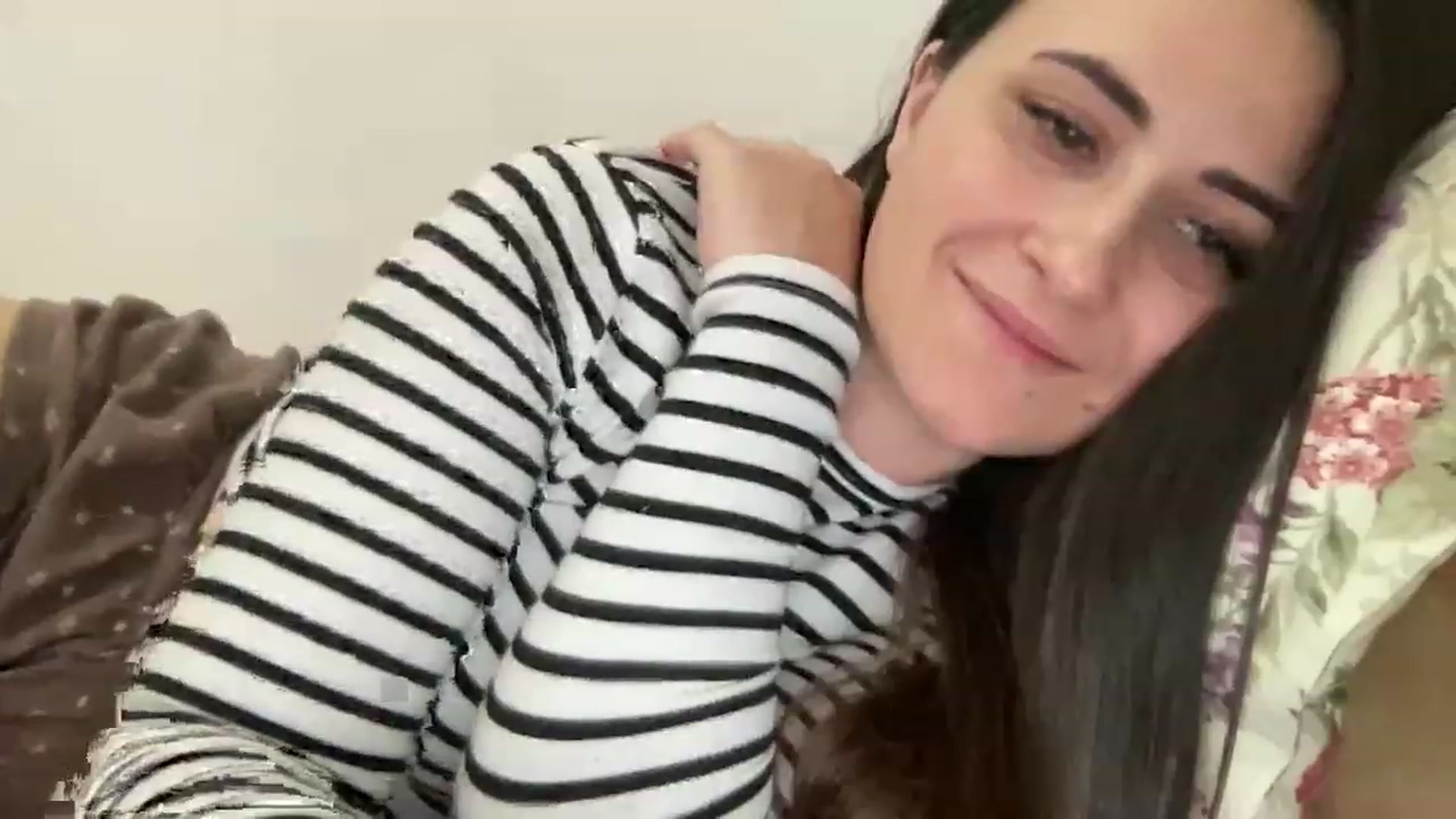 Gallery image thumbnail from Emafox's myfreecams stream on, 04/29/2023, 19:02 image 18 of 20