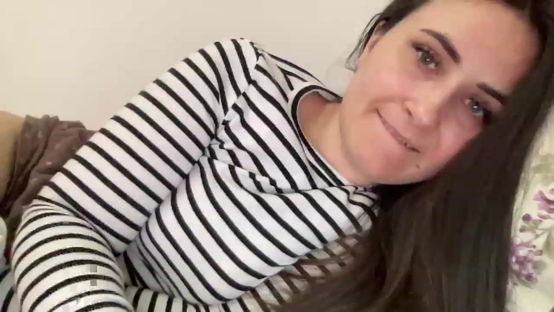 Gallery image thumbnail from Emafox's myfreecams stream on, 04/29/2023, 19:02 image 4 of 20