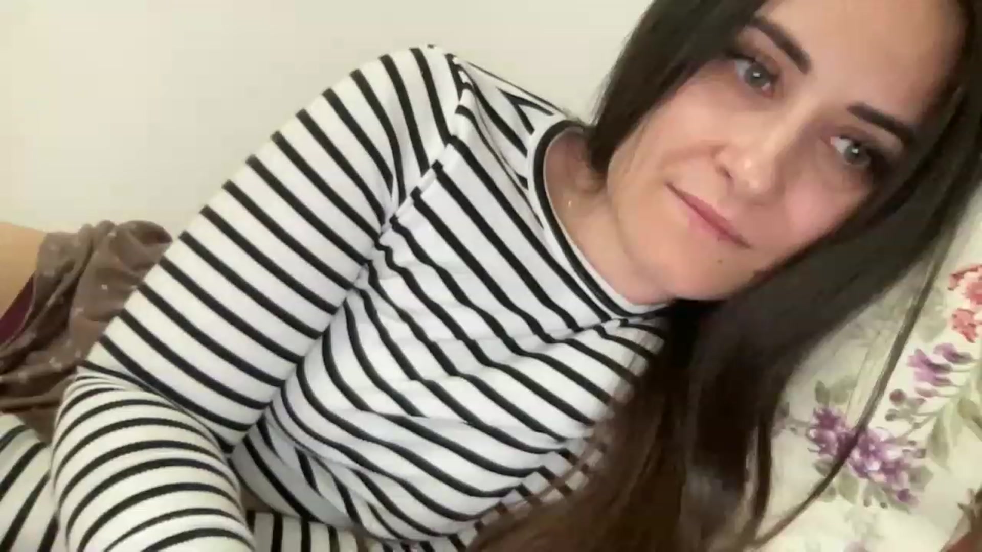 Gallery image thumbnail from Emafox's myfreecams stream on, 04/29/2023, 19:02 image 7 of 20