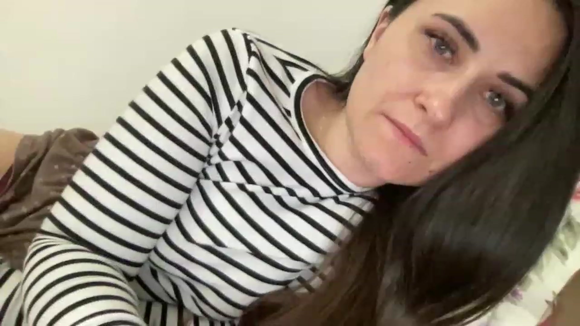 Gallery image thumbnail from Emafox's myfreecams stream on, 04/29/2023, 19:02 image 10 of 20