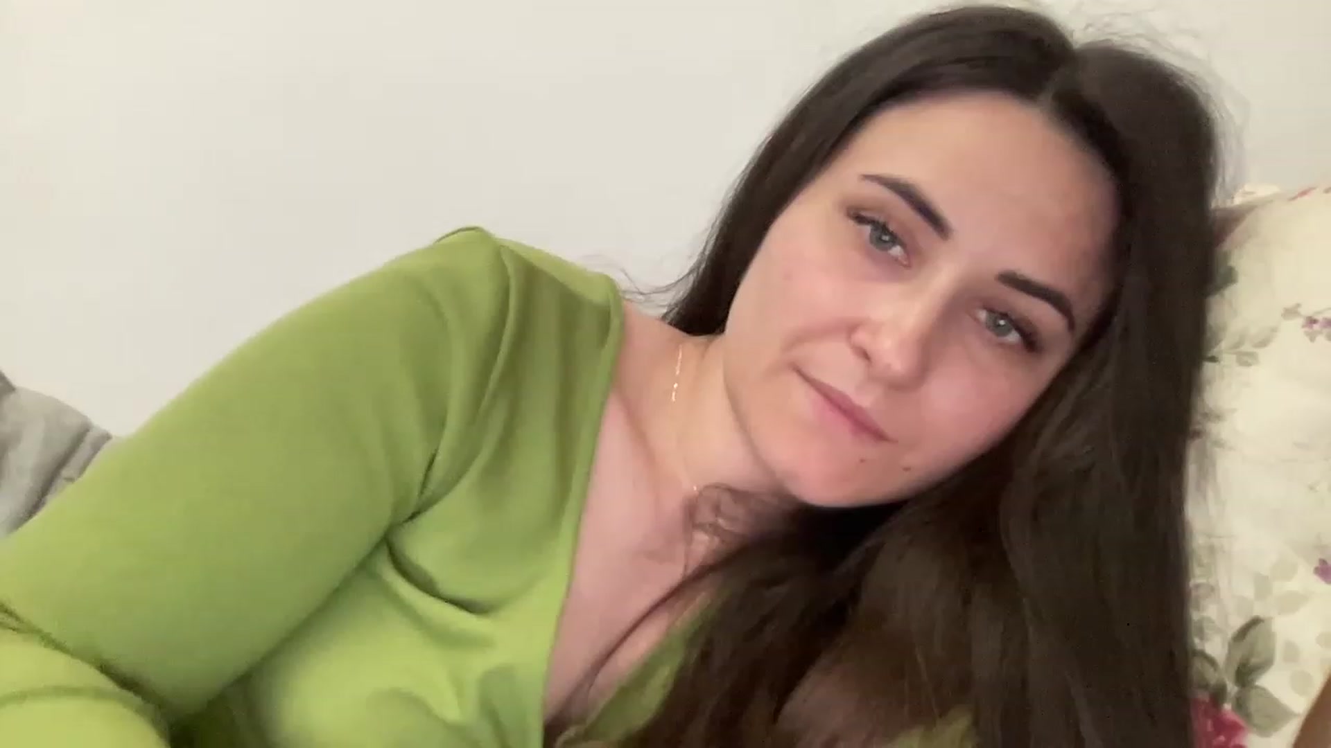 Gallery image thumbnail from Emafox's myfreecams stream on, 05/05/2023, 15:52 image 14 of 20