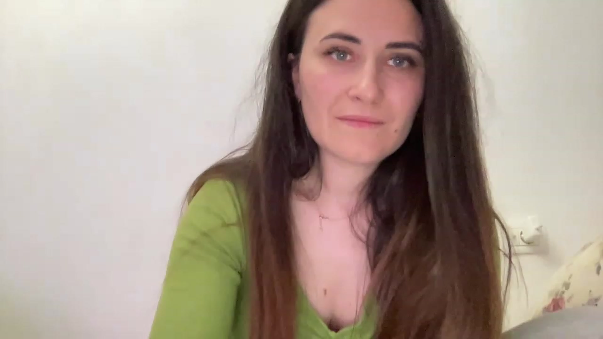 Gallery image thumbnail from Emafox's myfreecams stream on, 05/05/2023, 18:37 image 12 of 20