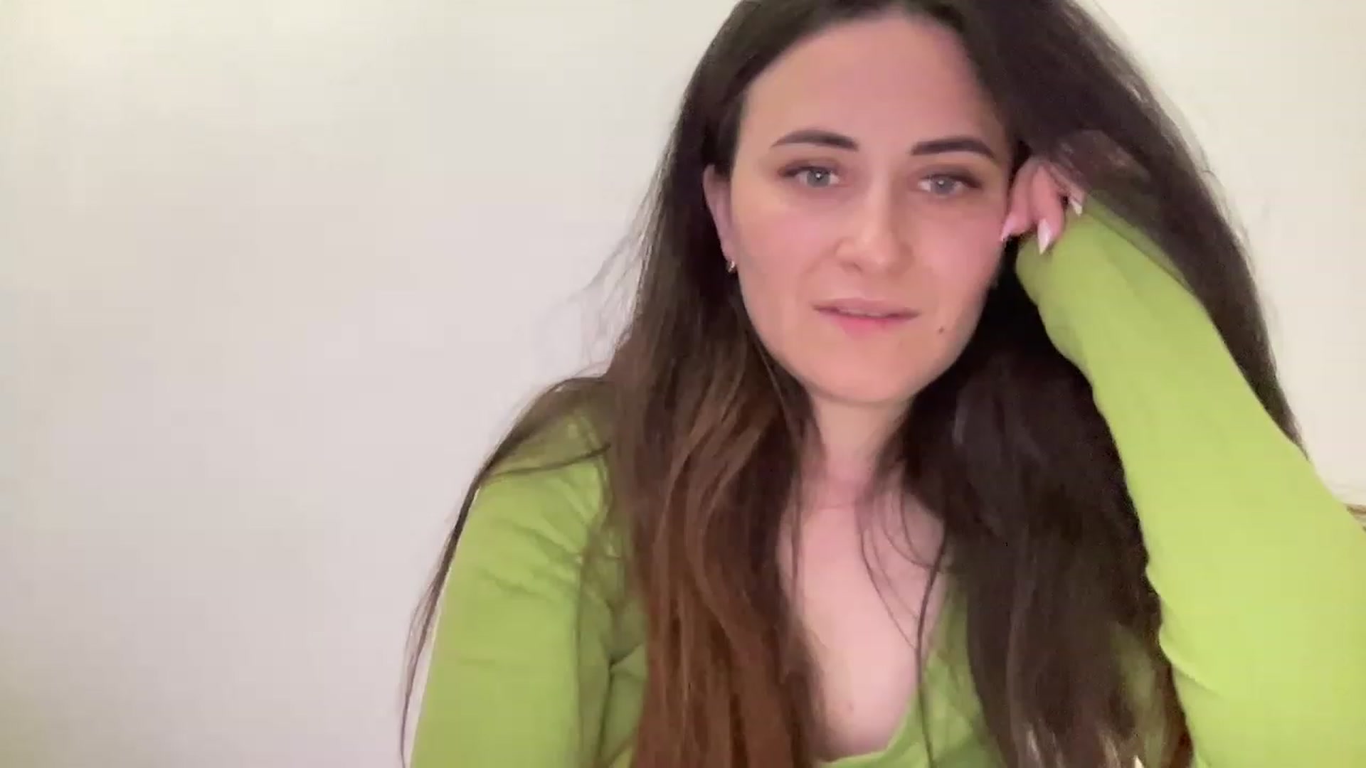 Gallery image thumbnail from Emafox's myfreecams stream on, 05/05/2023, 18:37 image 15 of 20