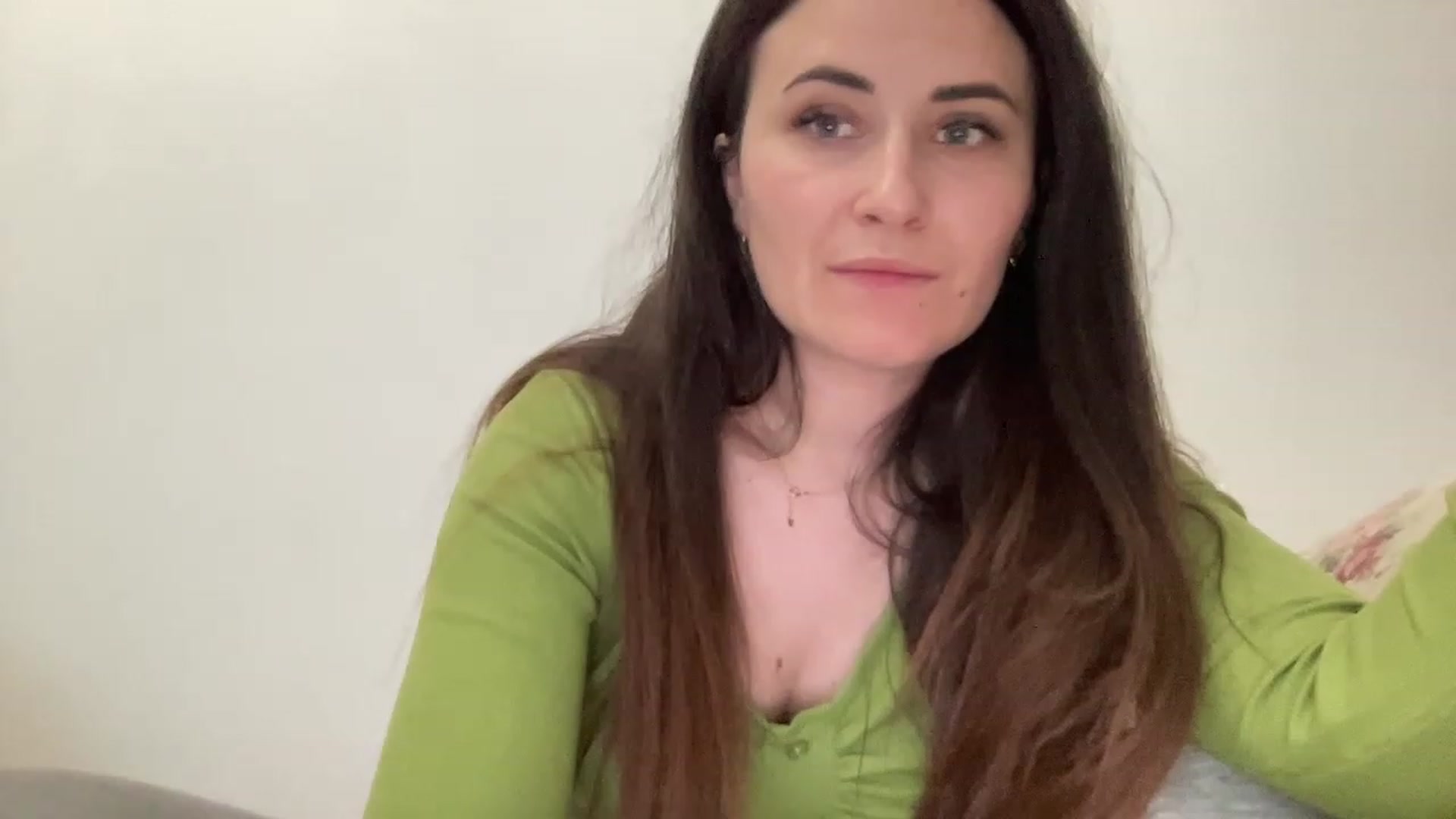 Gallery image thumbnail from Emafox's myfreecams stream on, 05/05/2023, 18:37 image 11 of 20