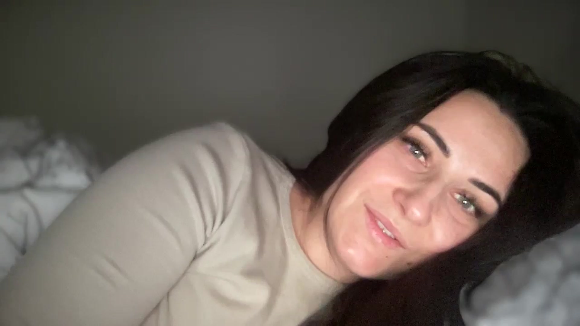 Gallery image thumbnail from Emafox's myfreecams stream on, 02/02/2025, 13:42 image 2 of 20