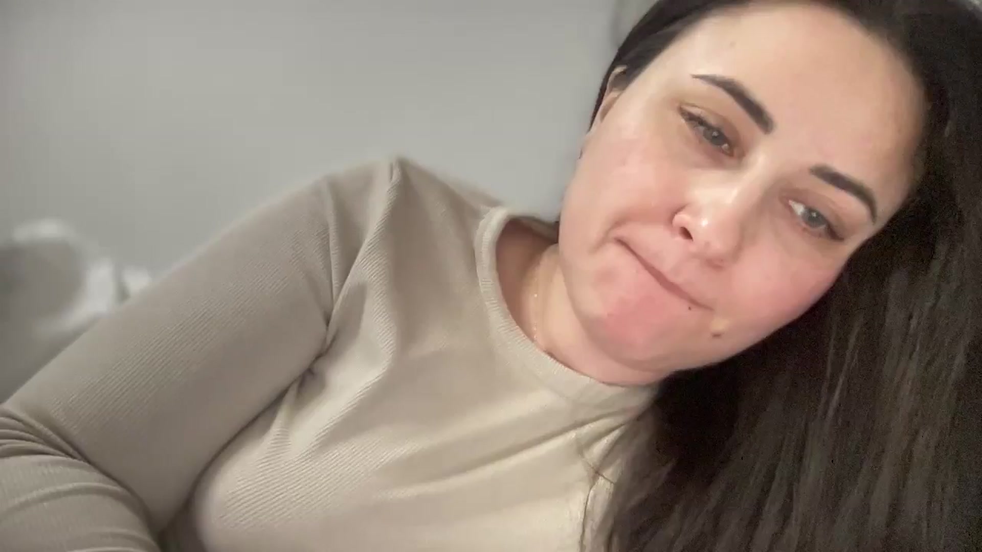 Gallery image thumbnail from Emafox's myfreecams stream on, 02/17/2025, 19:19 image 14 of 20