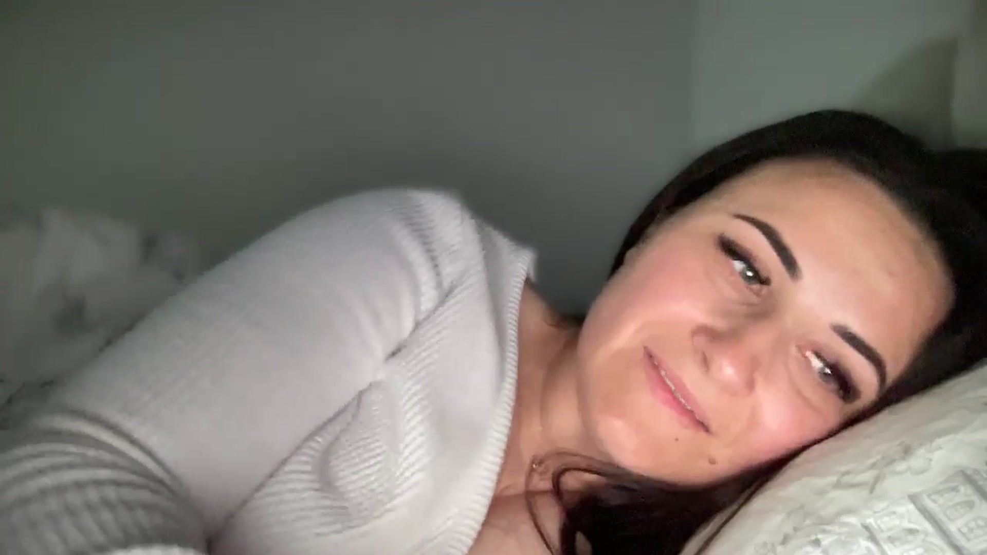 Gallery image thumbnail from Emafox's myfreecams stream on, 03/17/2025, 15:22 image 18 of 20