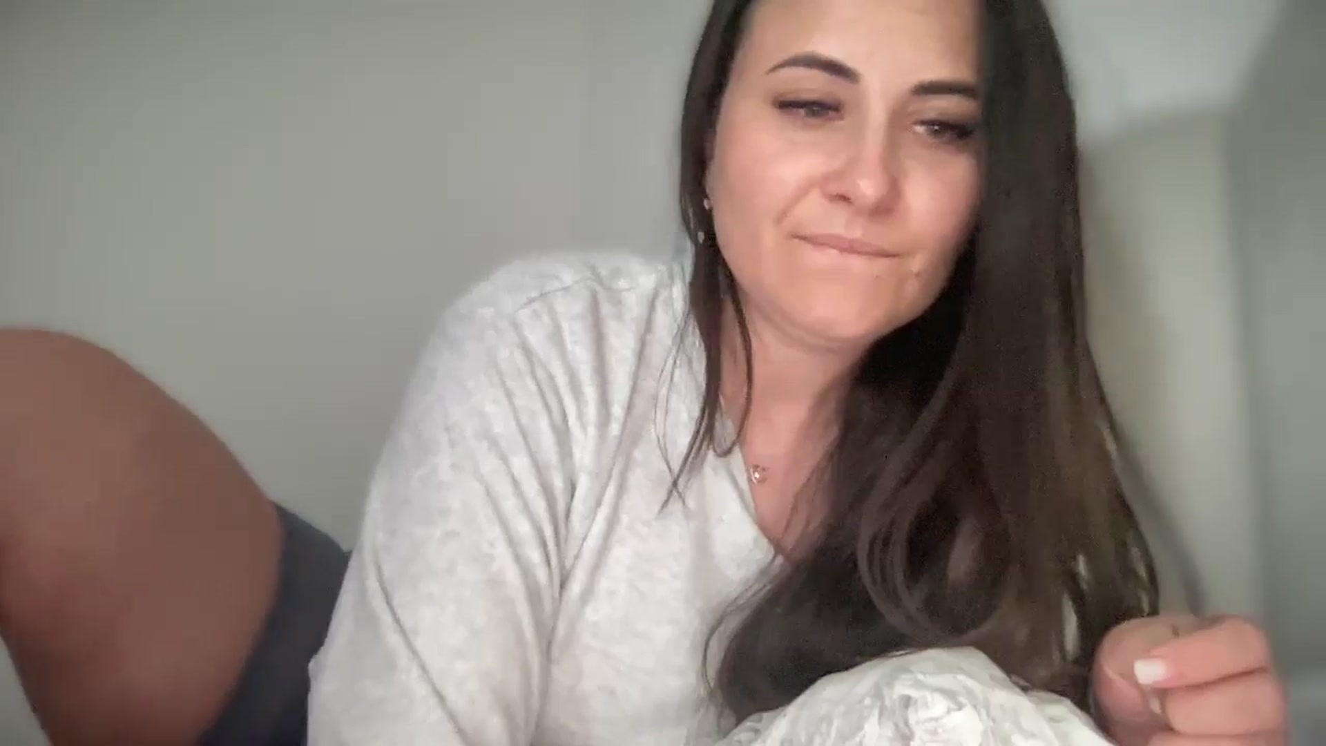 Gallery image thumbnail from Emafox's myfreecams stream on, 03/18/2025, 13:15 image 19 of 20