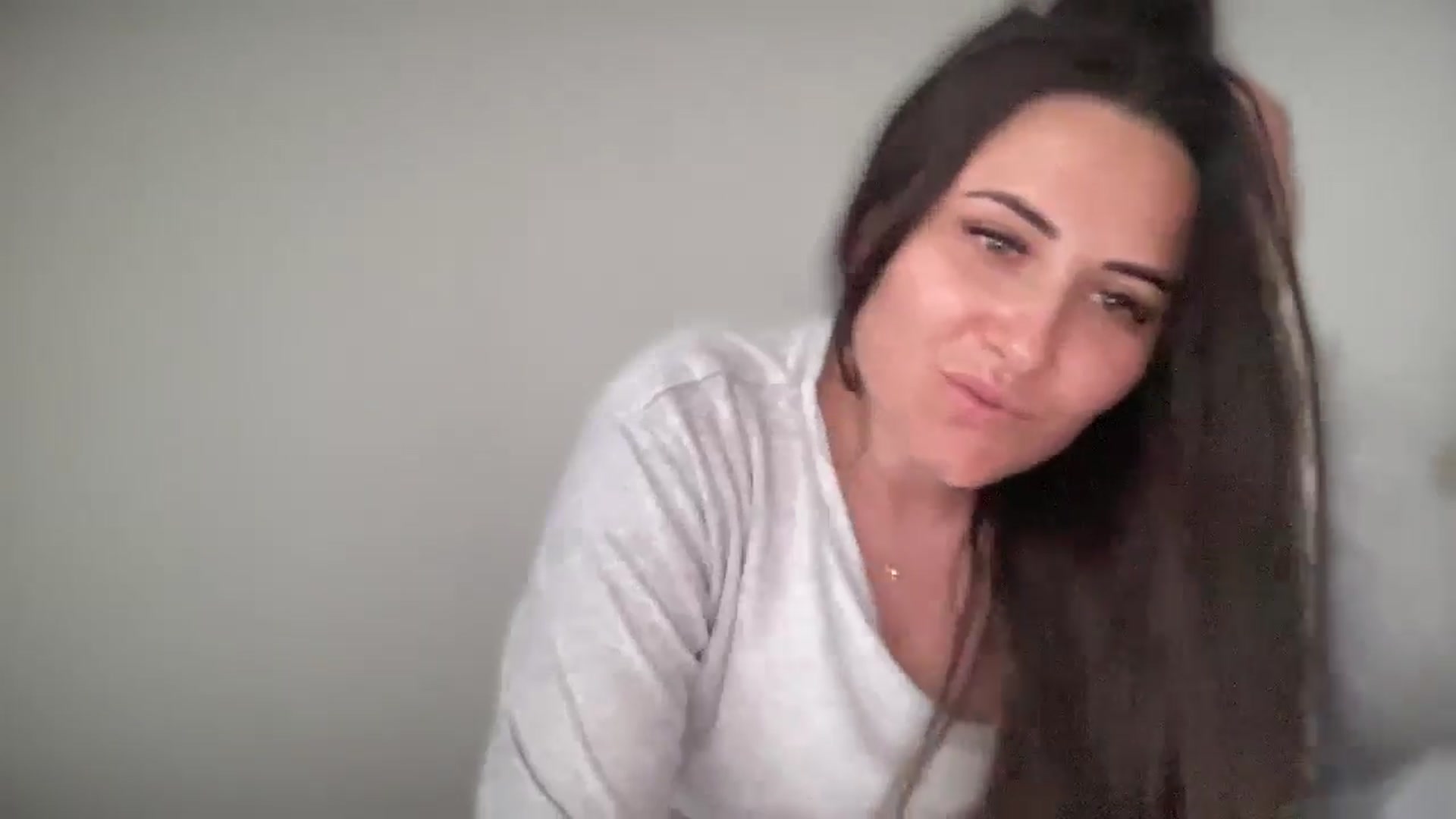 Gallery image thumbnail from Emafox's myfreecams stream on, 03/18/2025, 13:15 image 16 of 20