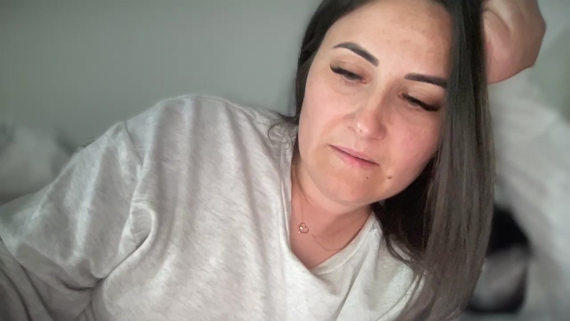 Gallery image thumbnail from Emafox's myfreecams stream on, 03/19/2025, 11:42 image 6 of 20
