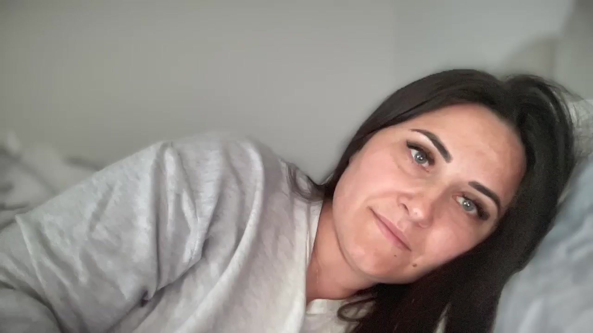 Gallery image thumbnail from Emafox's myfreecams stream on, 03/19/2025, 13:23 image 1 of 20