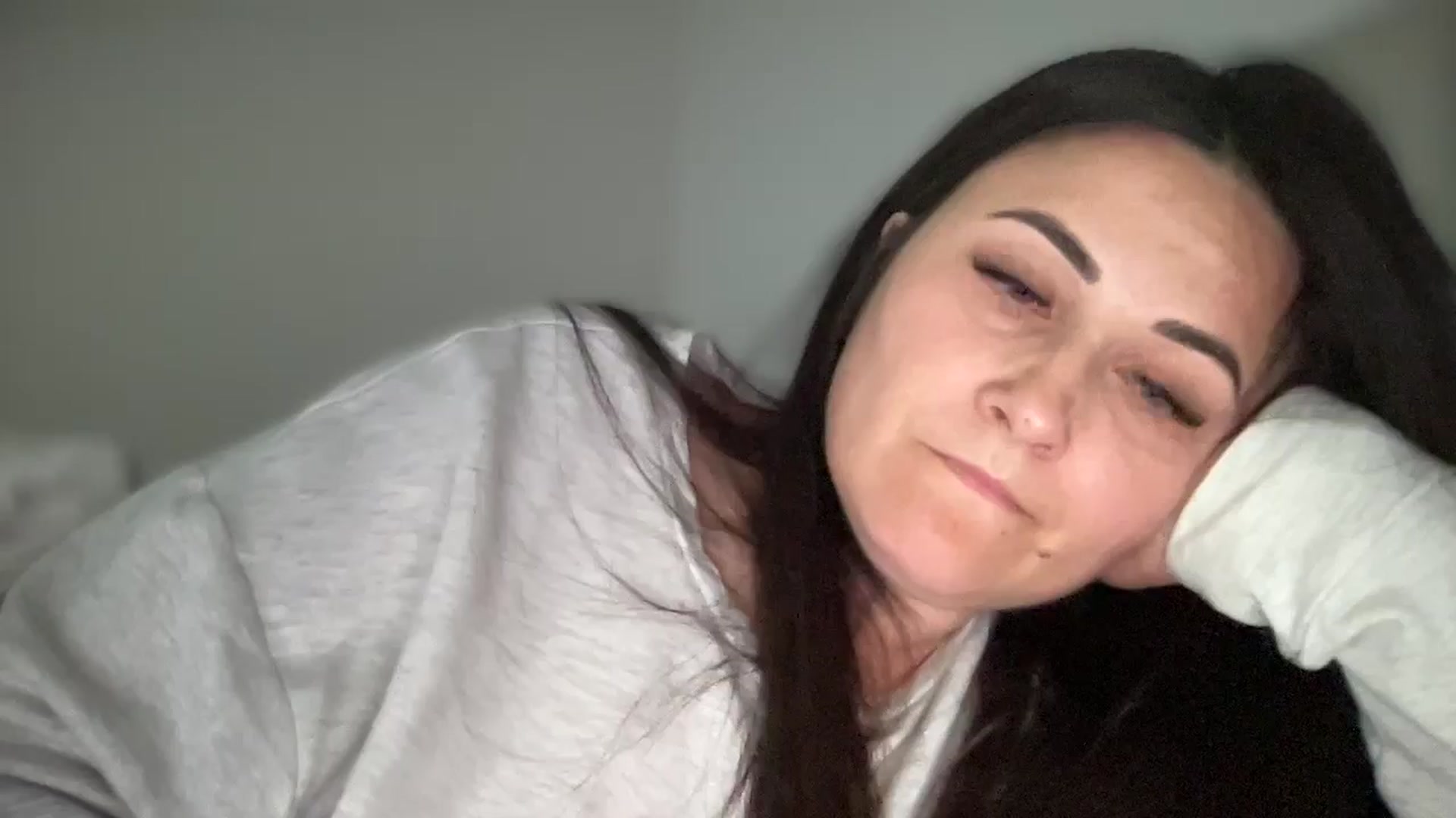 Gallery image thumbnail from Emafox's myfreecams stream on, 03/19/2025, 15:21 image 5 of 20