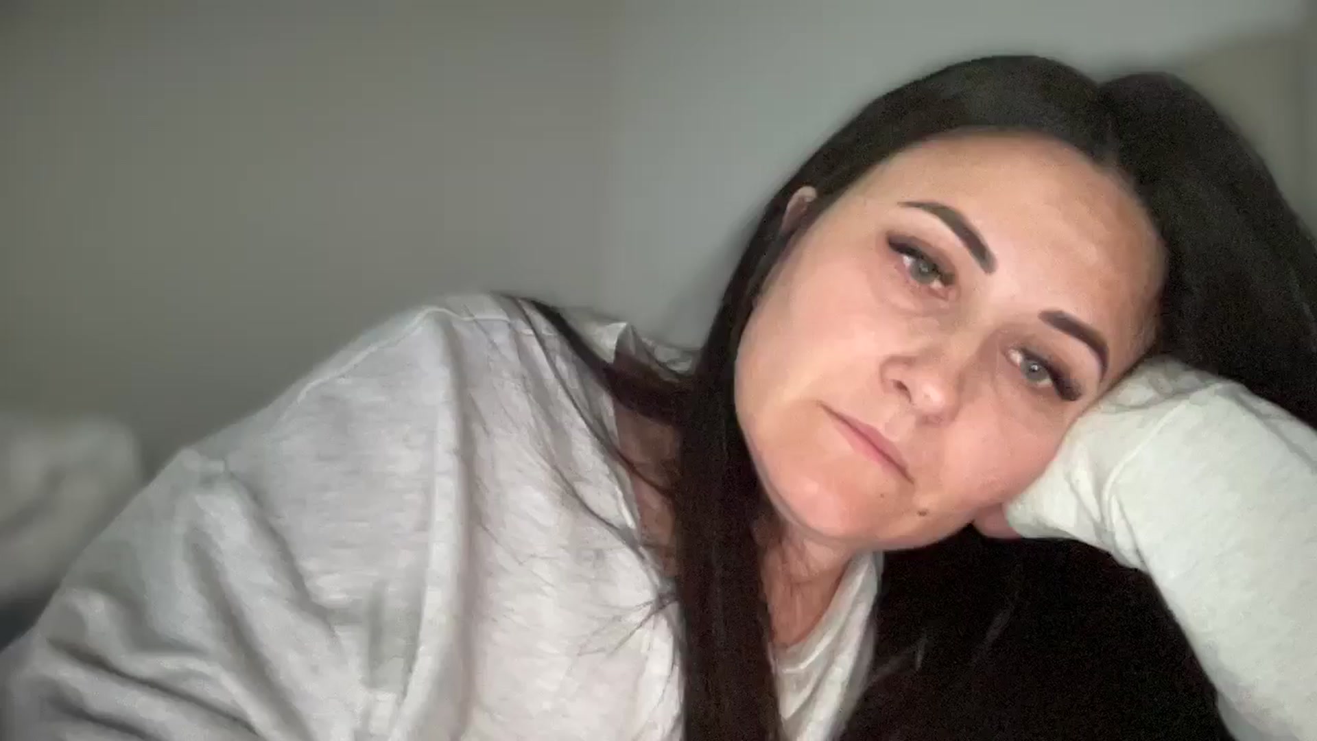 Gallery image thumbnail from Emafox's myfreecams stream on, 03/19/2025, 15:21 image 4 of 20