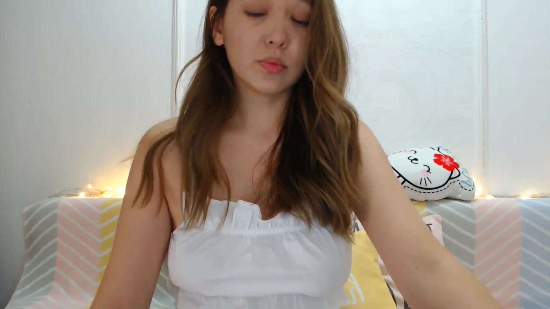 Gallery image thumbnail from Emarynmaya's myfreecams stream on, 08/26/2023, 20:47 image 15 of 20