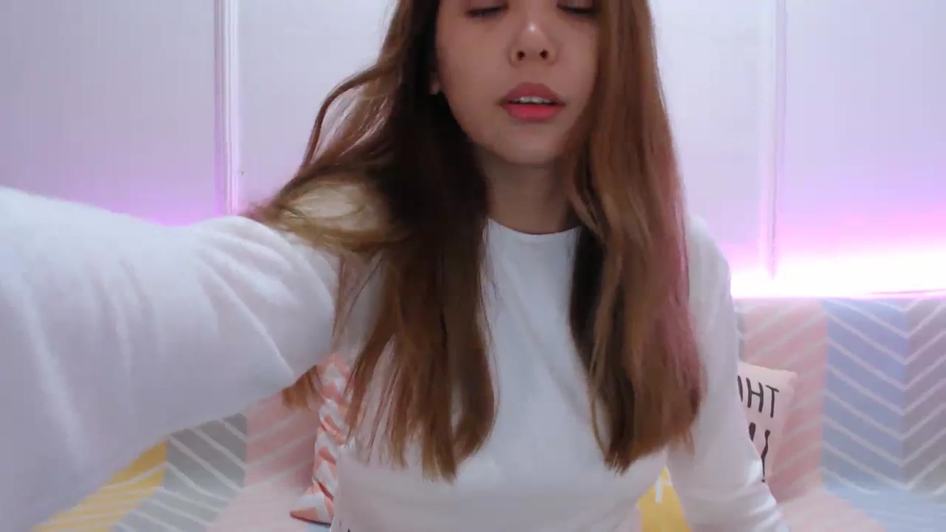 Gallery image thumbnail from Emarynmaya's myfreecams stream on, 09/10/2023, 19:03 image 2 of 20