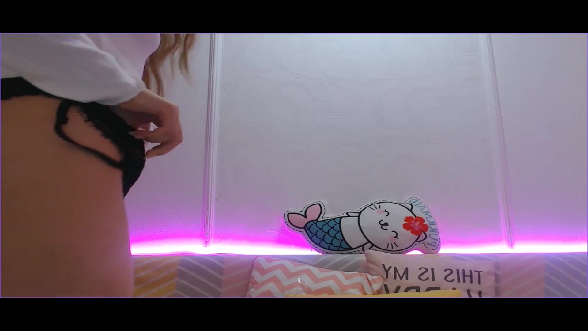 Gallery image thumbnail from Emarynmaya's myfreecams stream on, 09/16/2023, 19:47 image 6 of 20