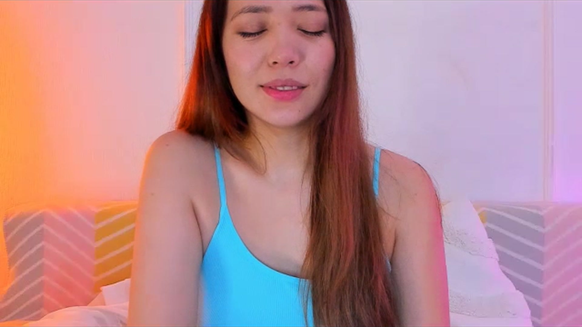 Gallery image thumbnail from Emarynmaya's myfreecams stream on, 01/12/2024, 21:48 image 8 of 20